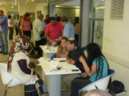 بالصور: العشرات من أهالي يافا يشاركون في معرض فرص العمل بالمكملة ليافا